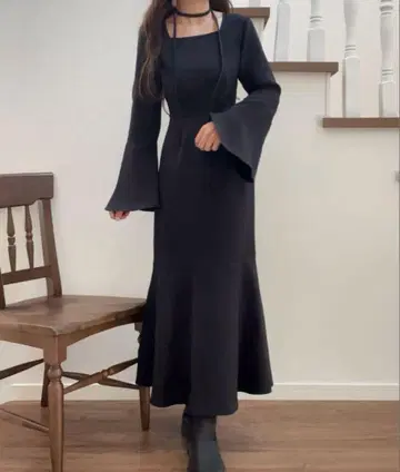 JUNOAH 초커 포함 허리 턱 머메이드 원피스 블랙