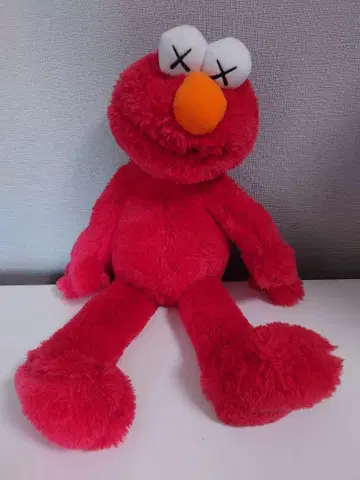 유니클로 카우스 콜라보 엘모 봉제 인형 빨간색