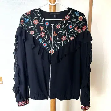 꽃무늬 자수 점퍼 ZARA