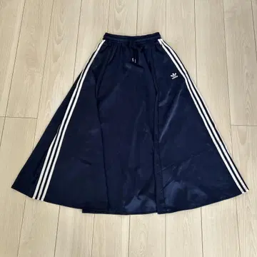 adidas 아디다스 새틴 롱 플레어 스커트 네이비