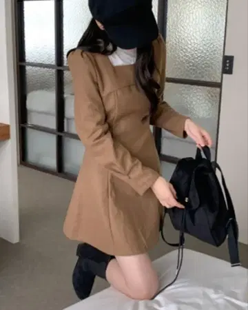 스퀘어 넥 미니 원피스 브라운