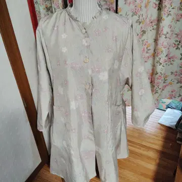 화이트 오시마 코트