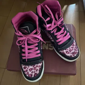 VANS 하이컷 스니커즈 핑크/블랙/레오파드 무늬