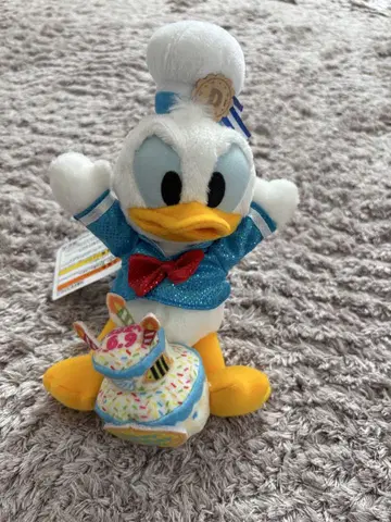 디즈니랜드 도날드 인형 배지 생일 2024