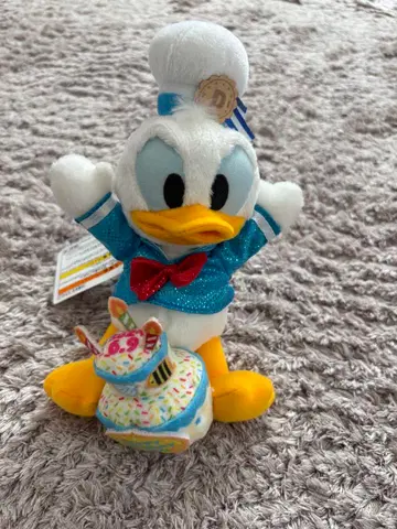 디즈니랜드 도날드 인형 배지 생일 2024
