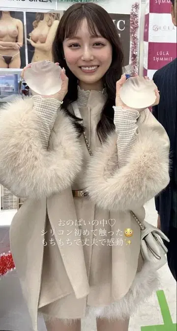 퍼 달린 판초 코트