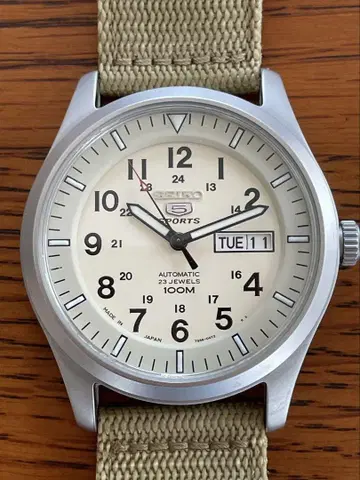 SEIKO 5 SPORTS 자동 와인딩 100m 방수 크림