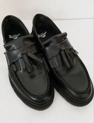 [ Dr. Martens ] ADRIAN 태슬 로퍼