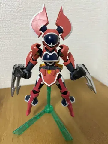 [정크제품] 골판지 전기 미네르바 (발 부품만 조커로 개조)