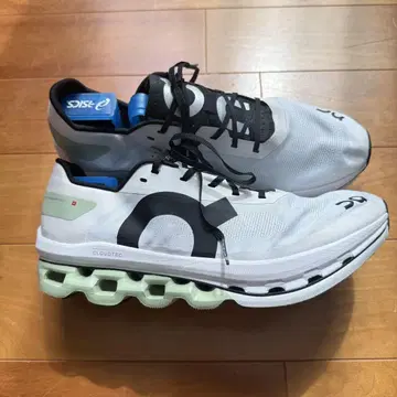 On CloudboomEcho 러닝화