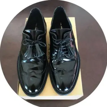 [ ZARA ] 브로깅 디테일 가죽 신발