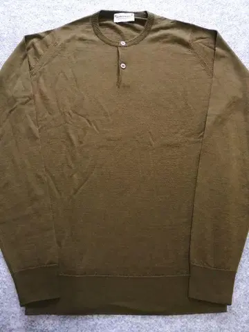 JOHN SMEDLEY 존스메들리 메리노울 니트 헨리넥
