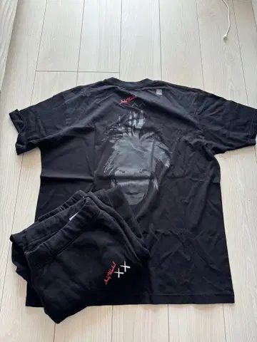 UNIQLO x KAWS x 앤디 워홀 상하의 세트
