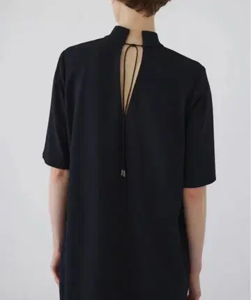 RIM.ARK Back v neck OP