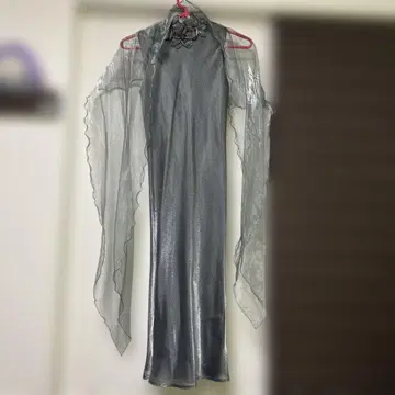 실버 플라워 모티브 드레스 숄 포함