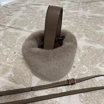 퍼 백 트렌드 컬러
