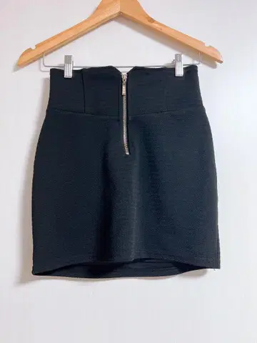 블랙 타이트 스커트 지퍼 포함