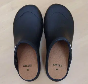 AIGLE 샌들