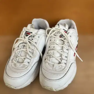 FILA 화이트 스니커즈