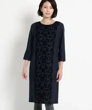 SunaUna 세탁 가능한 다마스크 무늬 플로키 원피스