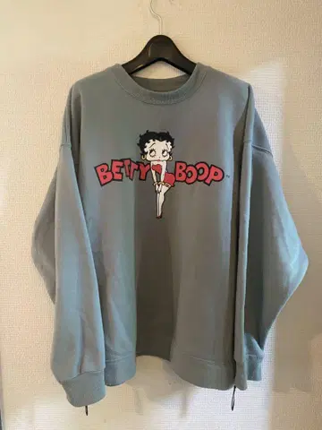 Strange Heaven x Betty Boop 맨투맨