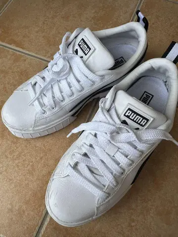 PUMA 화이트 스니커즈