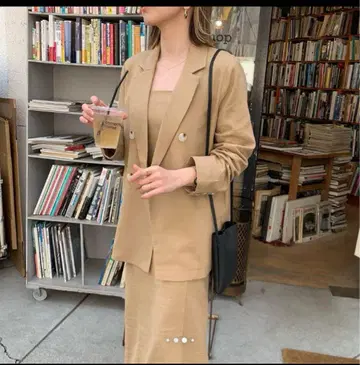 blate 린넨 베이지 테일러드 자켓과 스커트 세트