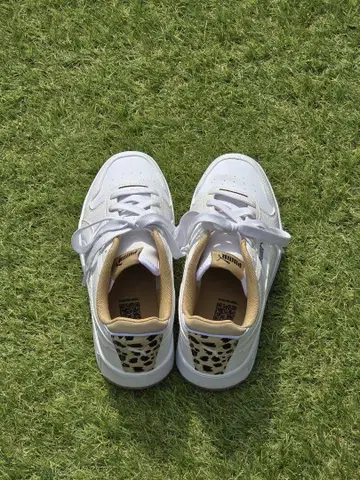 PUMA 화이트 스니커즈