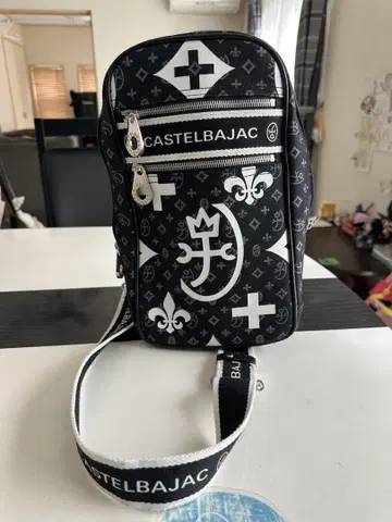 CASTELBAJAC 블랙 숄더백