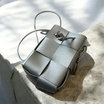 [ 새상품급/HIKA ] PU 가죽 뜨개질 미니 숄더 BAG 실버