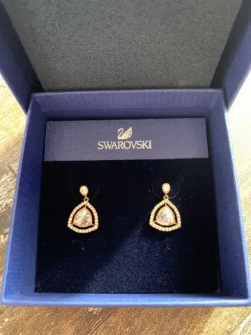 Swarovski 트라이앵글 귀걸이