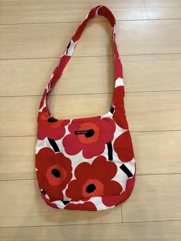 [ marimekko ] 스테디셀러 플라워 숄더백