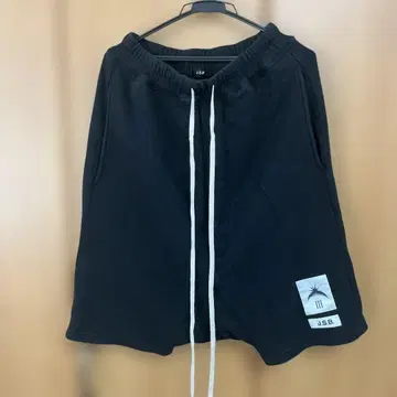 J.S.B. 블랙 숏팬츠