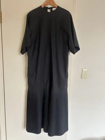 hyke 플리츠 원피스