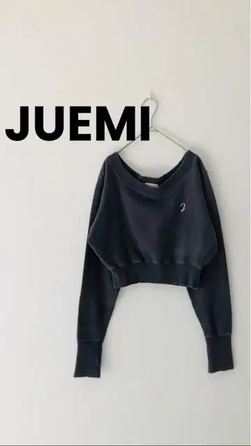 JUEMI 그레이 크롭 맨투맨