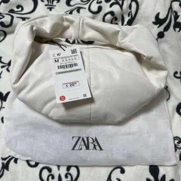 ZARA 화이트 핸드백 미사용 새상품