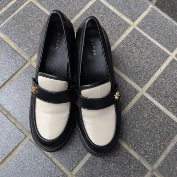 RANDA 블랙/화이트 로퍼