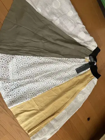 택 포함 새상품 브로 디아 플레어 스커트 40 이소재