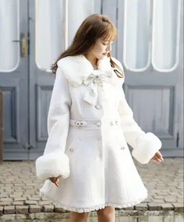 LIZLISA 사이드 하트 버클 A 라인 코트