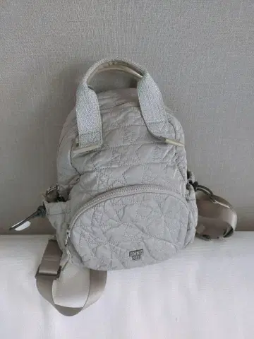 ANNA SUI 퀼팅 숄더백 그레이 럭색