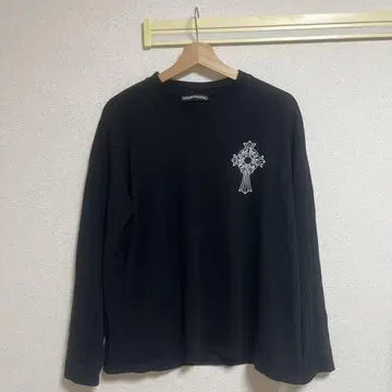 크로스 디자인 긴팔 티셔츠 블랙