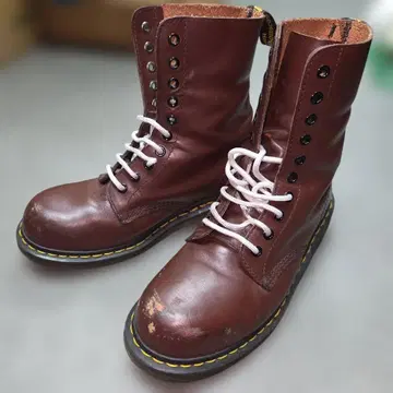 Dr.Martens 하이컷 부츠 브라운 스틸토 10홀 UK7