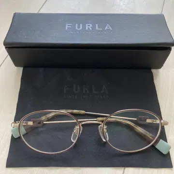 FURLA VFU487J 메탈 프레임 오벌 안경