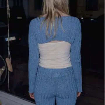 미사용 새상품 택 포함 BASERANGE 숏 니트