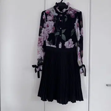 새상품급 TED BAKER 테드베이커 플라워 프린트 원피스