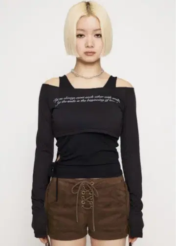 오프숄더 블랙 상의