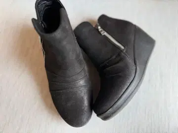 스케쳐스 메모리폼 숏부츠 24cm 블랙 통굽