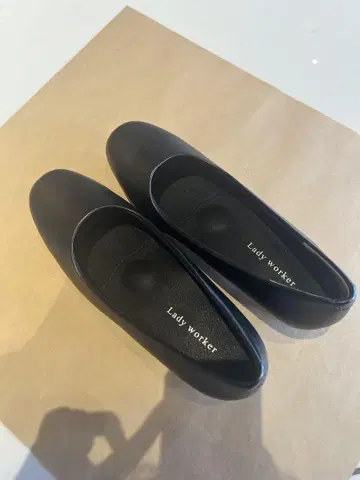 레이디 워커 블랙 낮은 힐 펌프스
