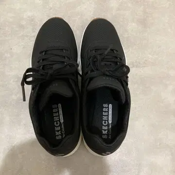 SKECHERS 블랙 스니커즈 에어 쿠션 포함