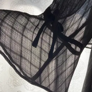 블랙 시스루 드레스 프릴 포함